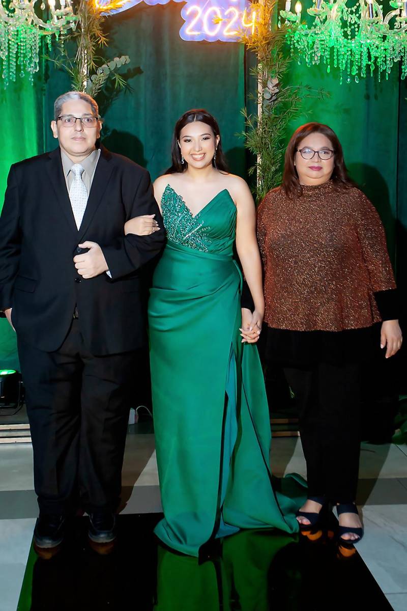 Rafael y Silvia Hernández con su hija Gabriela Alexandra 