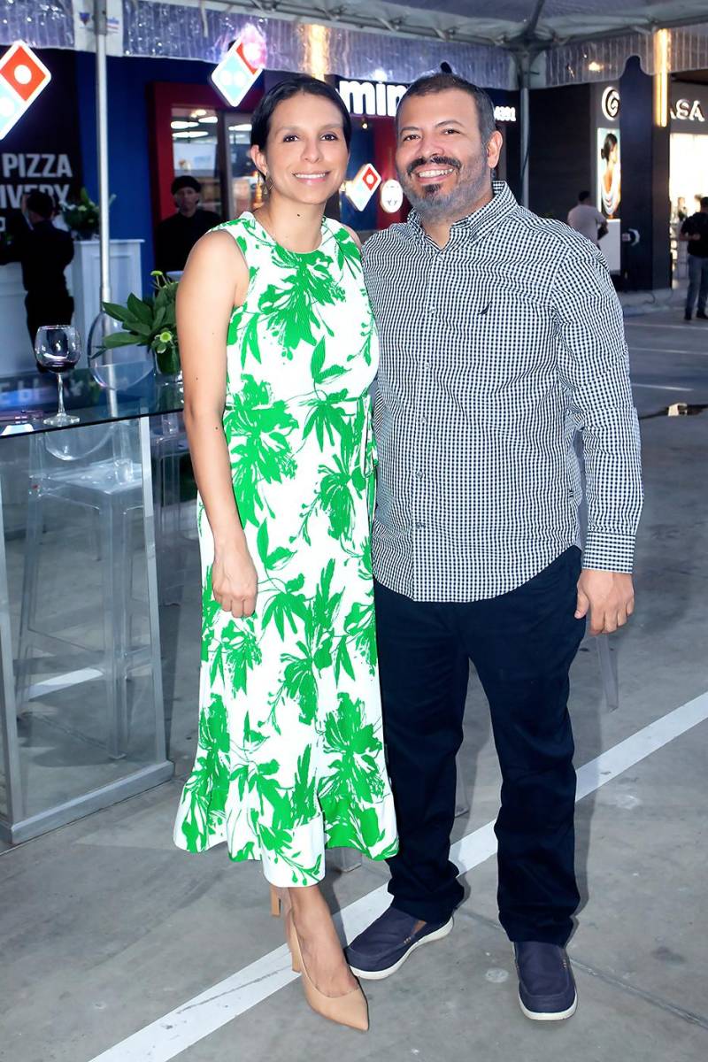 Dora Paredes y Daniel Sabilllón.