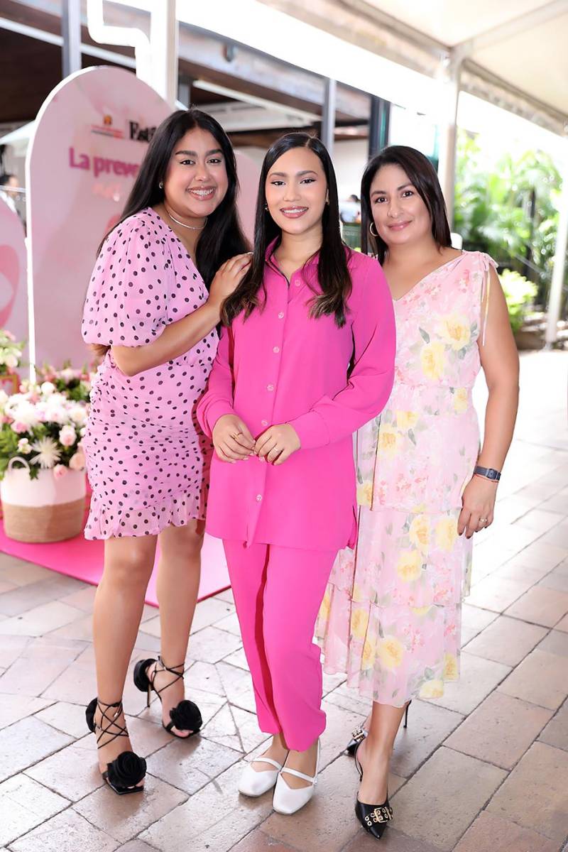 Keren Pérez, Alexandra Rodríguez y Rebeca Chacón. Keren Pérez, Alexandra Rodríguez y Rebeca Chacón.