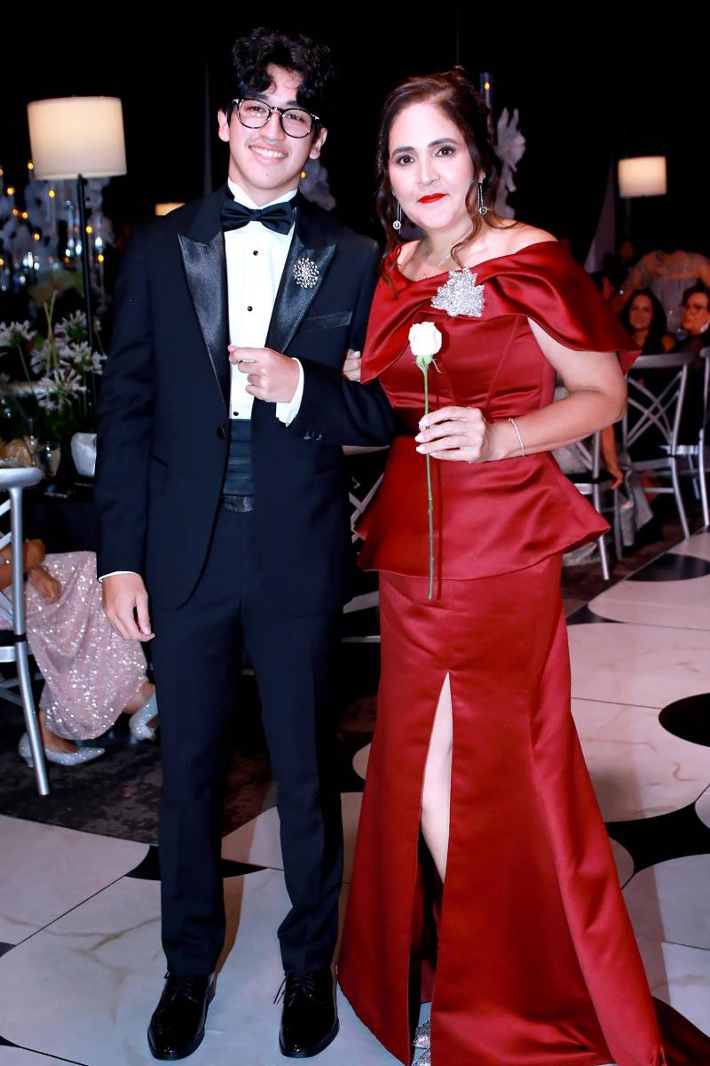 Ricado Díaz y su madre Carmen Motiño. 