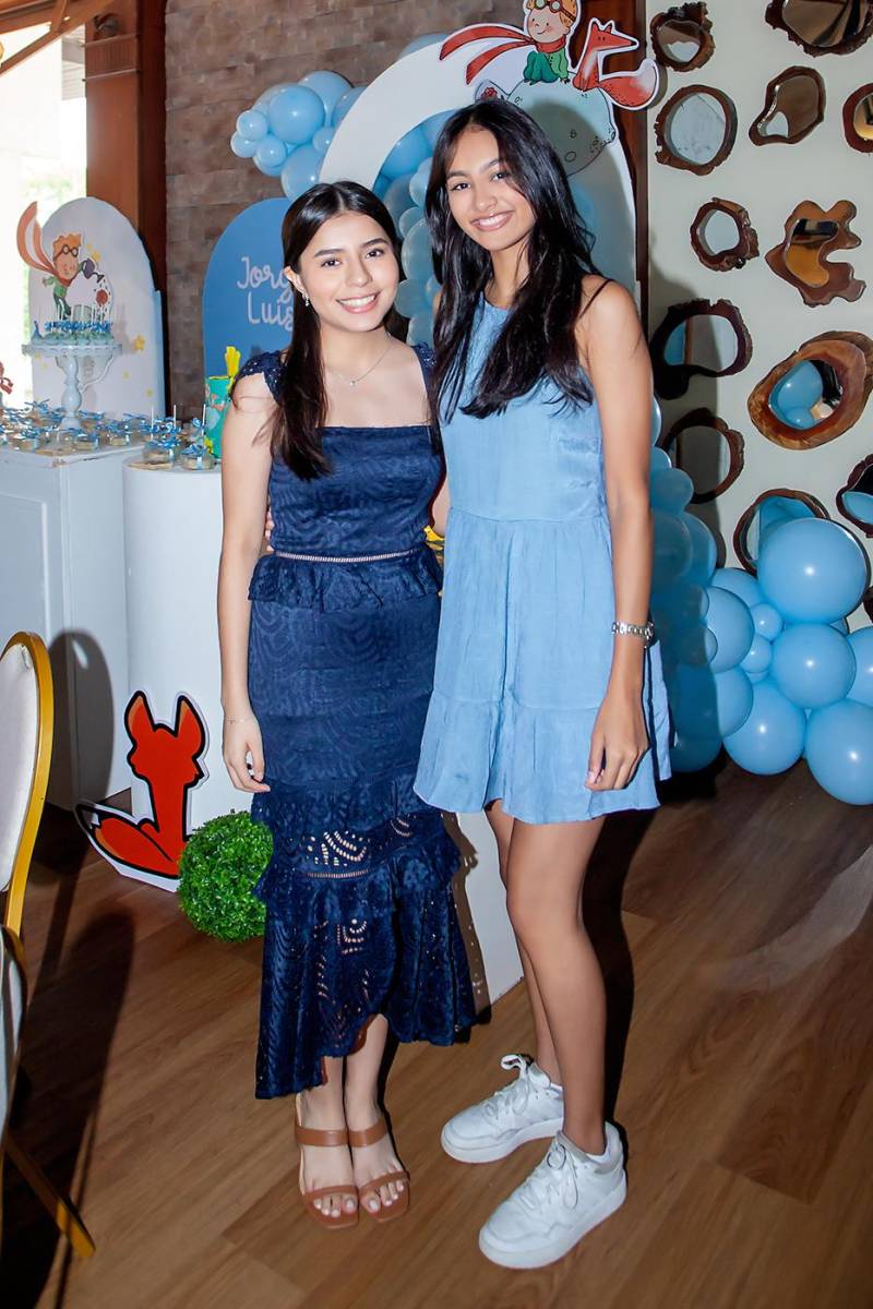Victoria Paredes y Abby Guzmán.