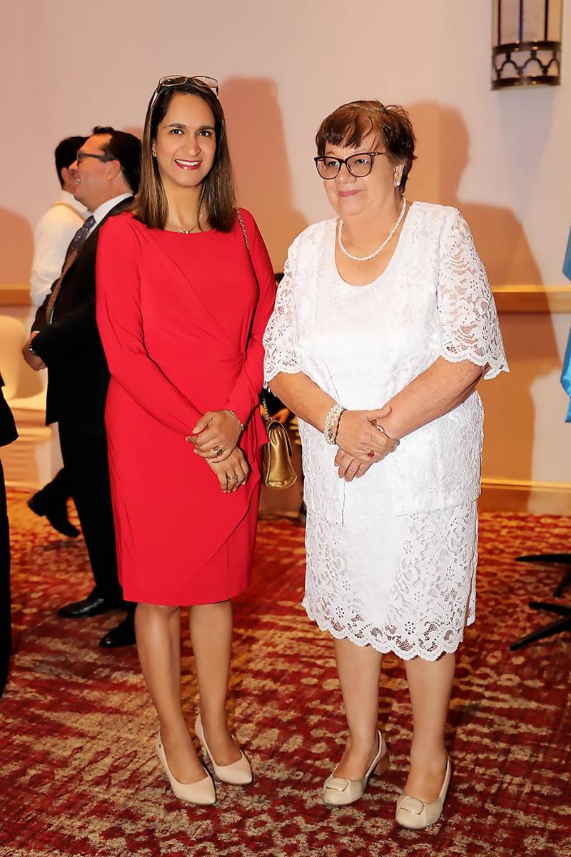 Gabriela Membreño y designada presidencial Doris Gutierrez