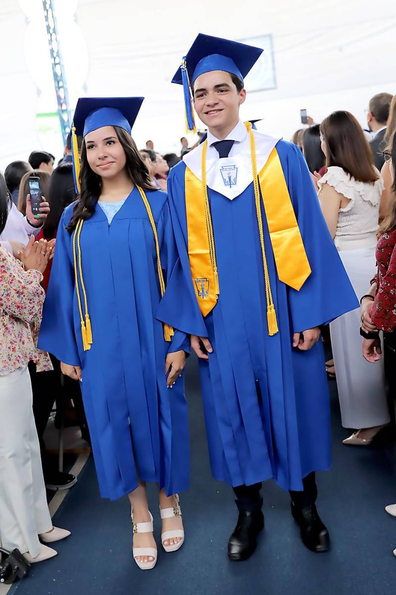 Desfile de graduados en Macris School 2023