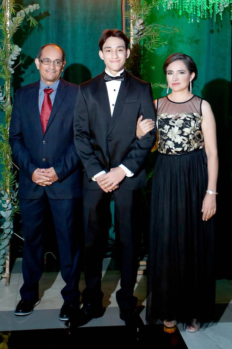Orlando López su hijo Josué Guillermo y Xiomara García