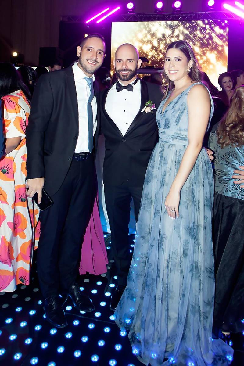 Pablo y Michelle Suazo con Antón Fanous