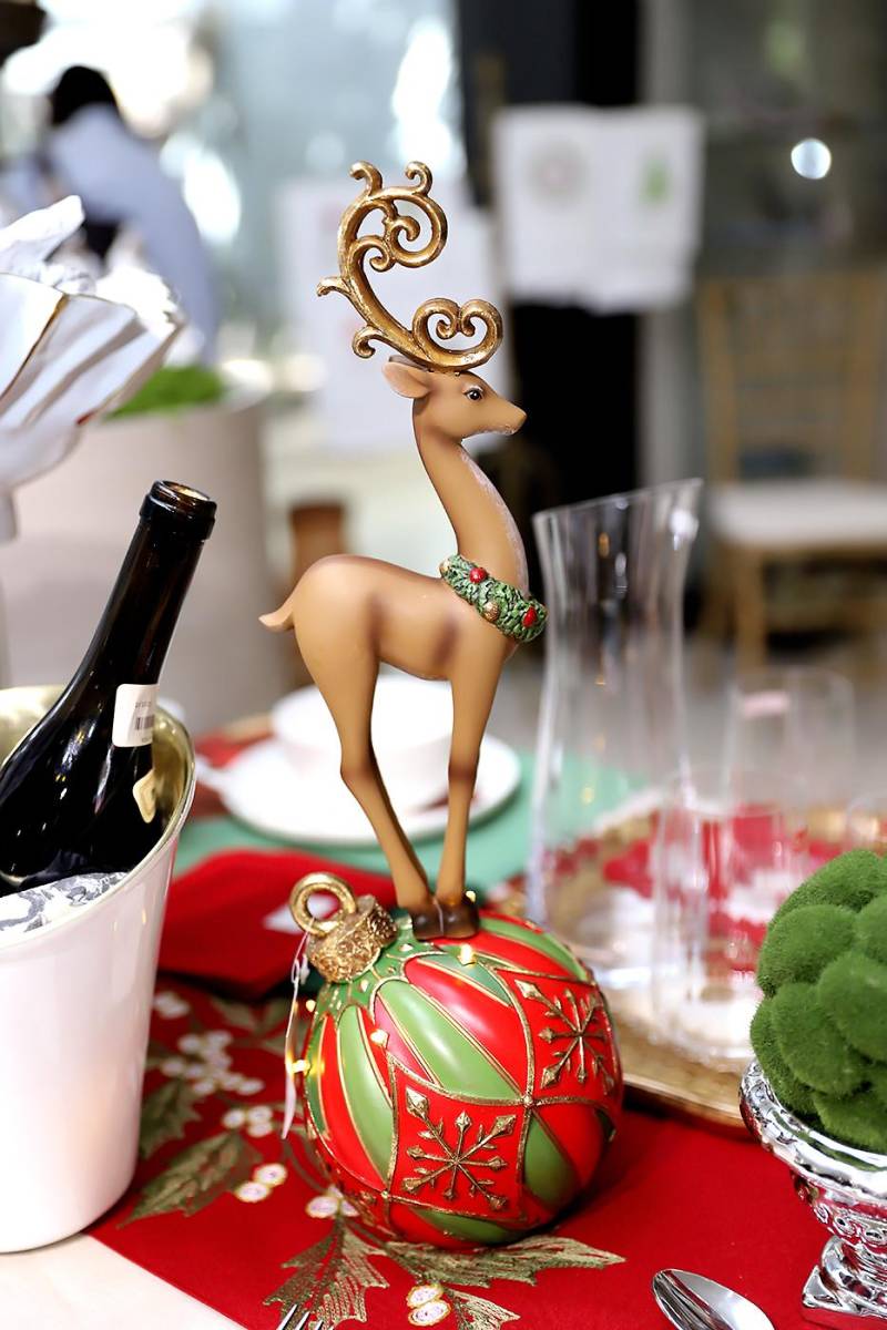 El mood de la época se respira en cada rincón de la tienda que ofrece diversas piezas de cristal, decanters, hieleras y detalles decorativos