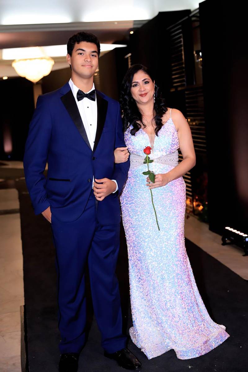 Desfile padres e hijos de la prom 2025 de DelCampo School