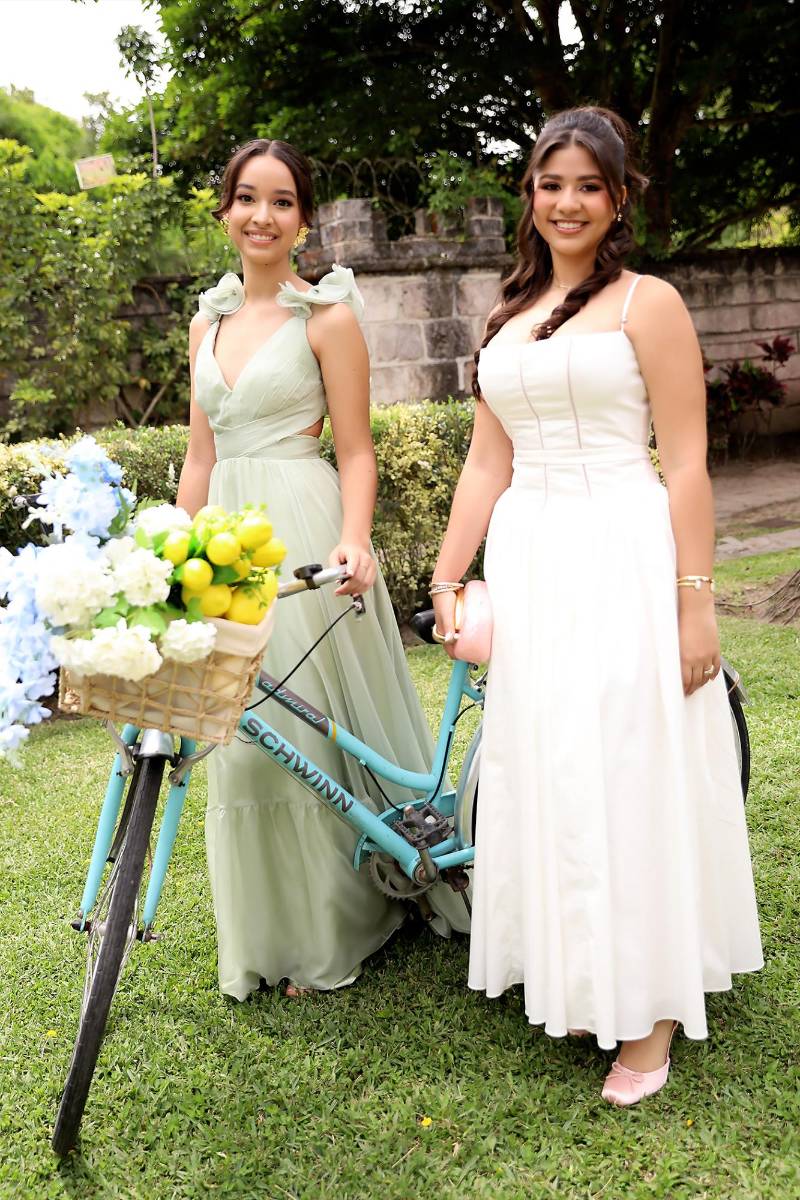 <b>Anna Flores y Camila Girón</b>