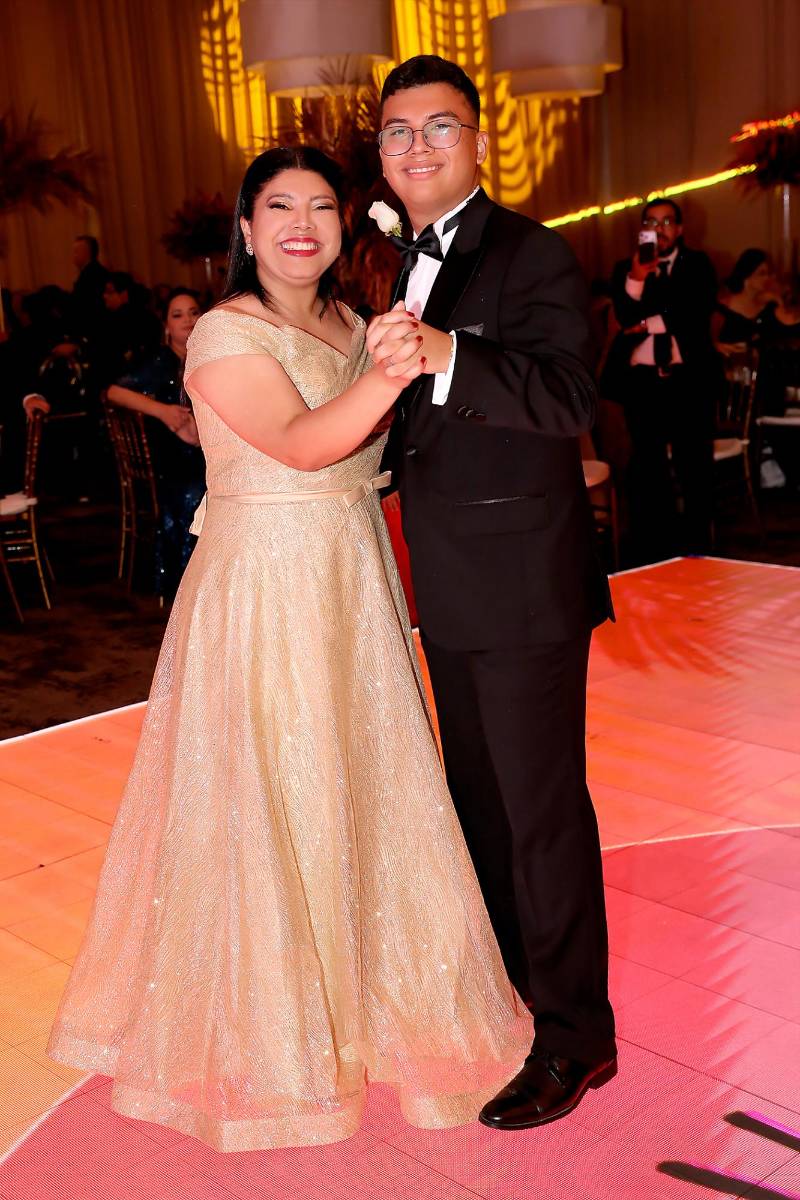 Javier Valle y su madre Victoria Patiño. 