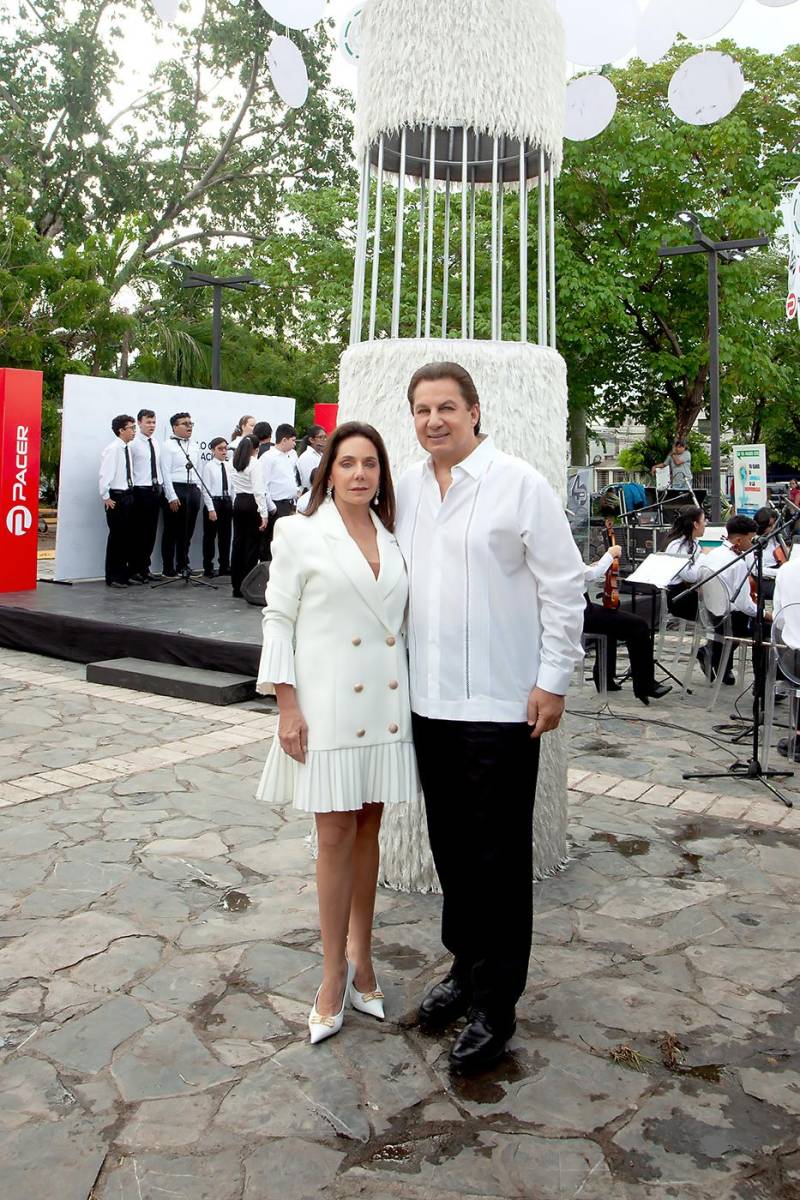 Sandra y Mario Canahuati.