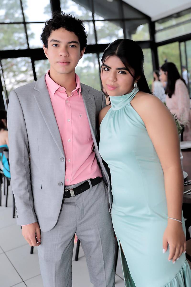 Cristian Cáceres y Estefany Valeriano. 
