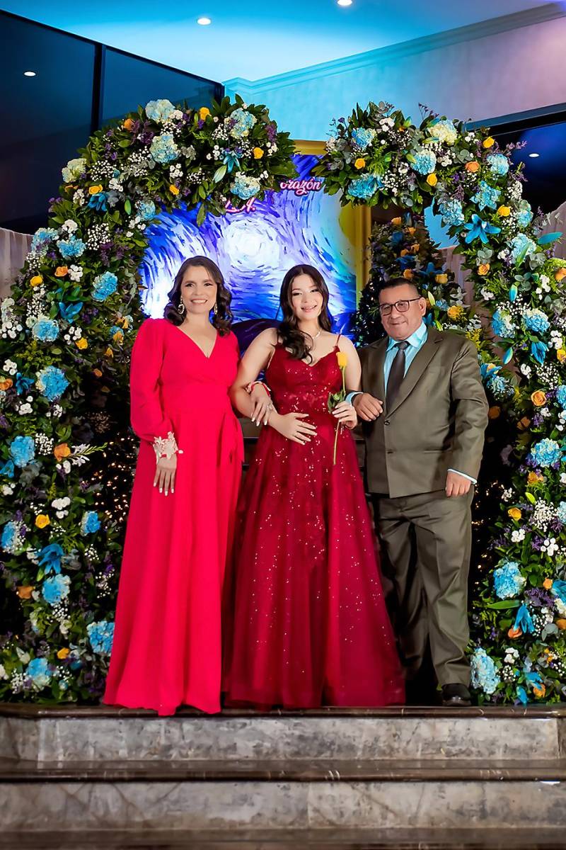Ana Pacheco, Ana Ponce y Federico Ponce.