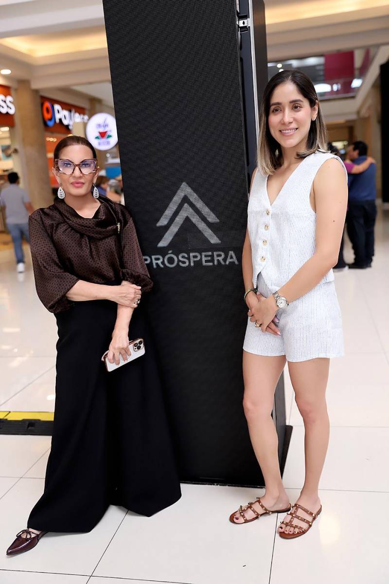 Blanca Bendeck y Alejandra Chang.