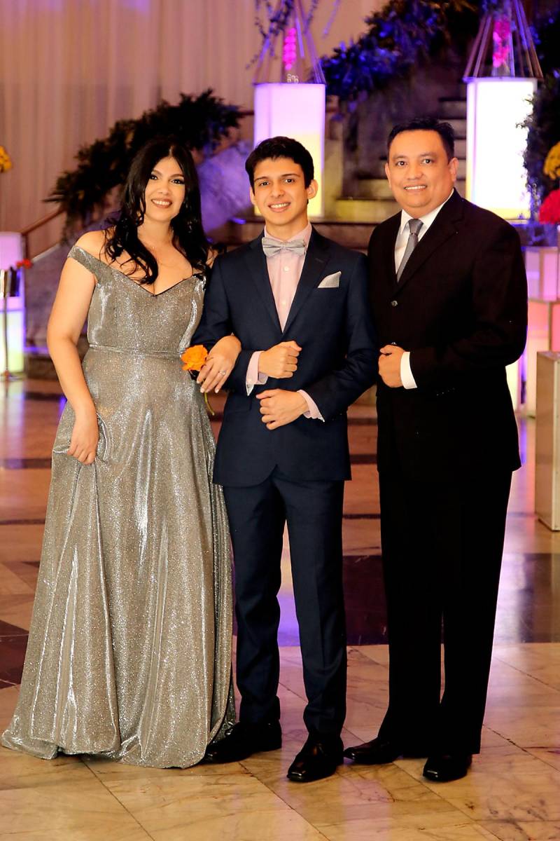Paula Flores con Maynor y Geovanni Rodríguez