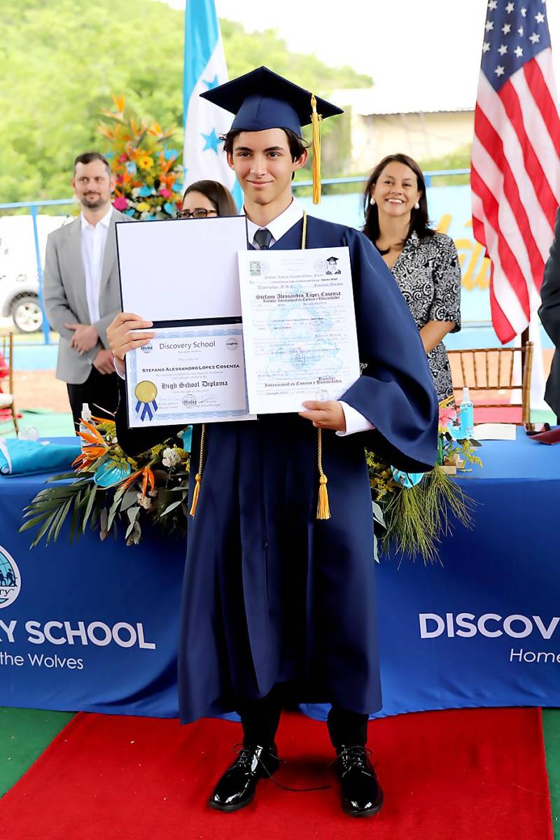 Entrega de títulos de Discovery School 2023