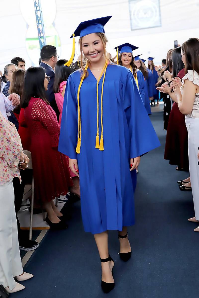 Desfile de graduados en Macris School 2023