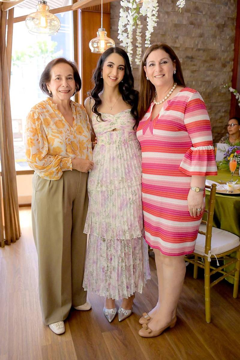 Ana de Larach, Fabiana Stefan y Heam de handal.