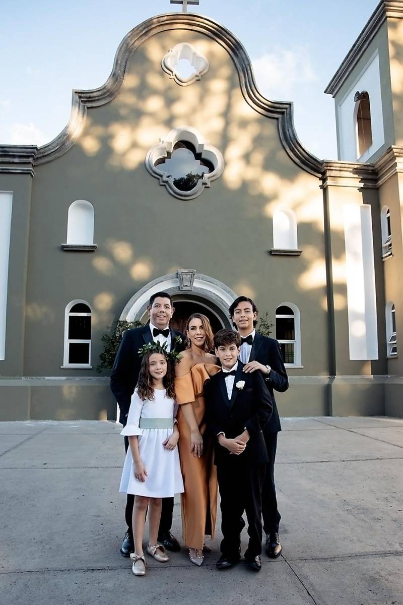 Julio, Mónica, Lorenza, Sebastián y Santiago Gutiérrez