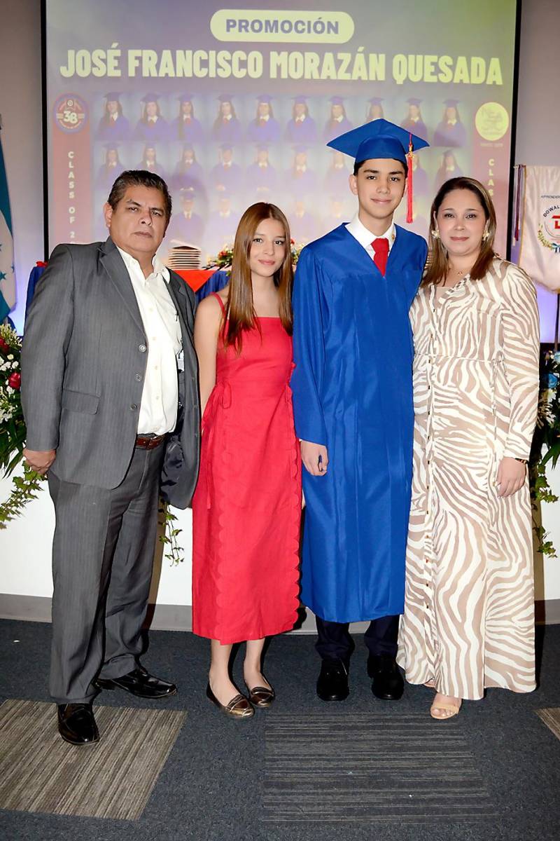 Graduación de los seniors 2025 de Dowal School