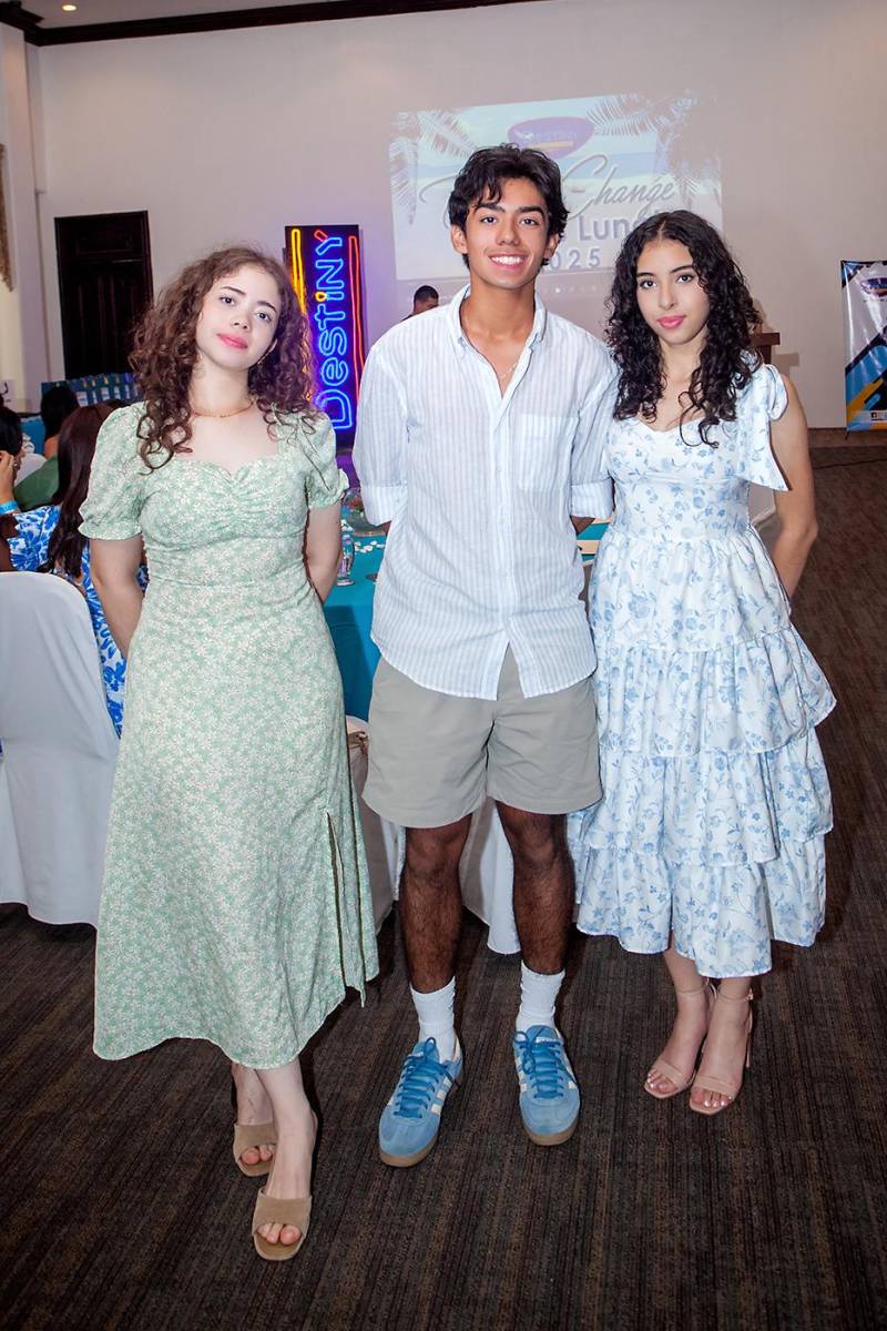 Joanna Carbajal, Carlos Noroega y Mayra Flores.