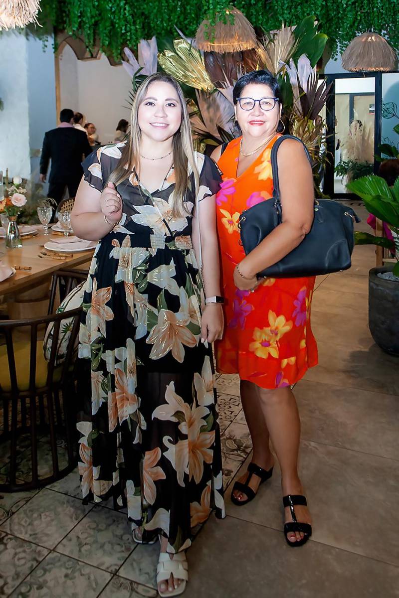 Paola Núñez y Argelia Sagastume.