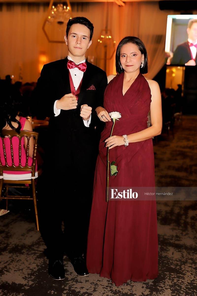  Alberto Alejandro Davidyan y Gisela María Flores 