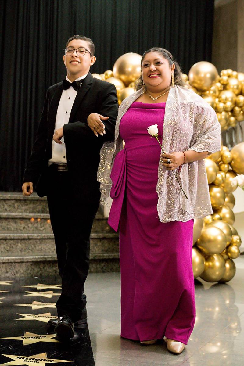 Desfile padres e hijos de la prom 2024 de IHCI Bilingual School