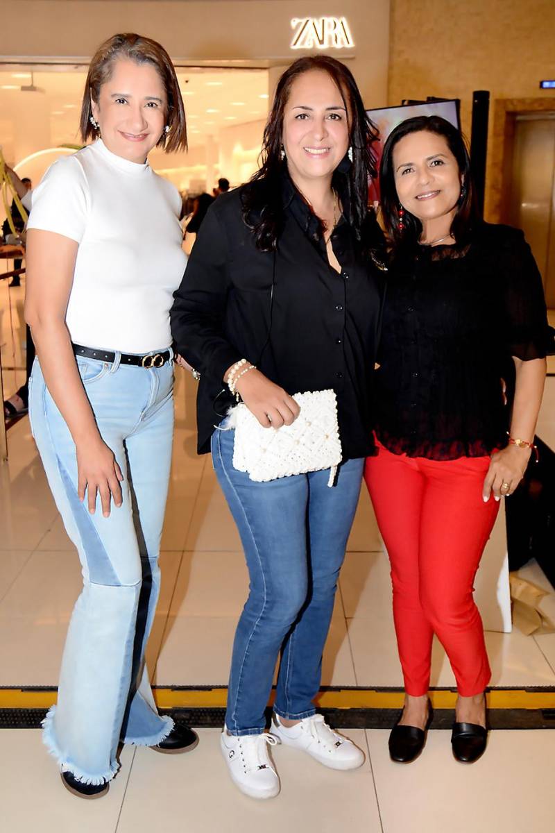 Yoly Hernández, Isabel Castillo y Damaris Murillo.