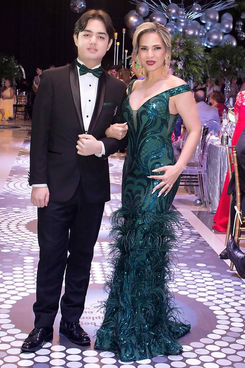 Jorge Siu y su madre Emys Dubón.