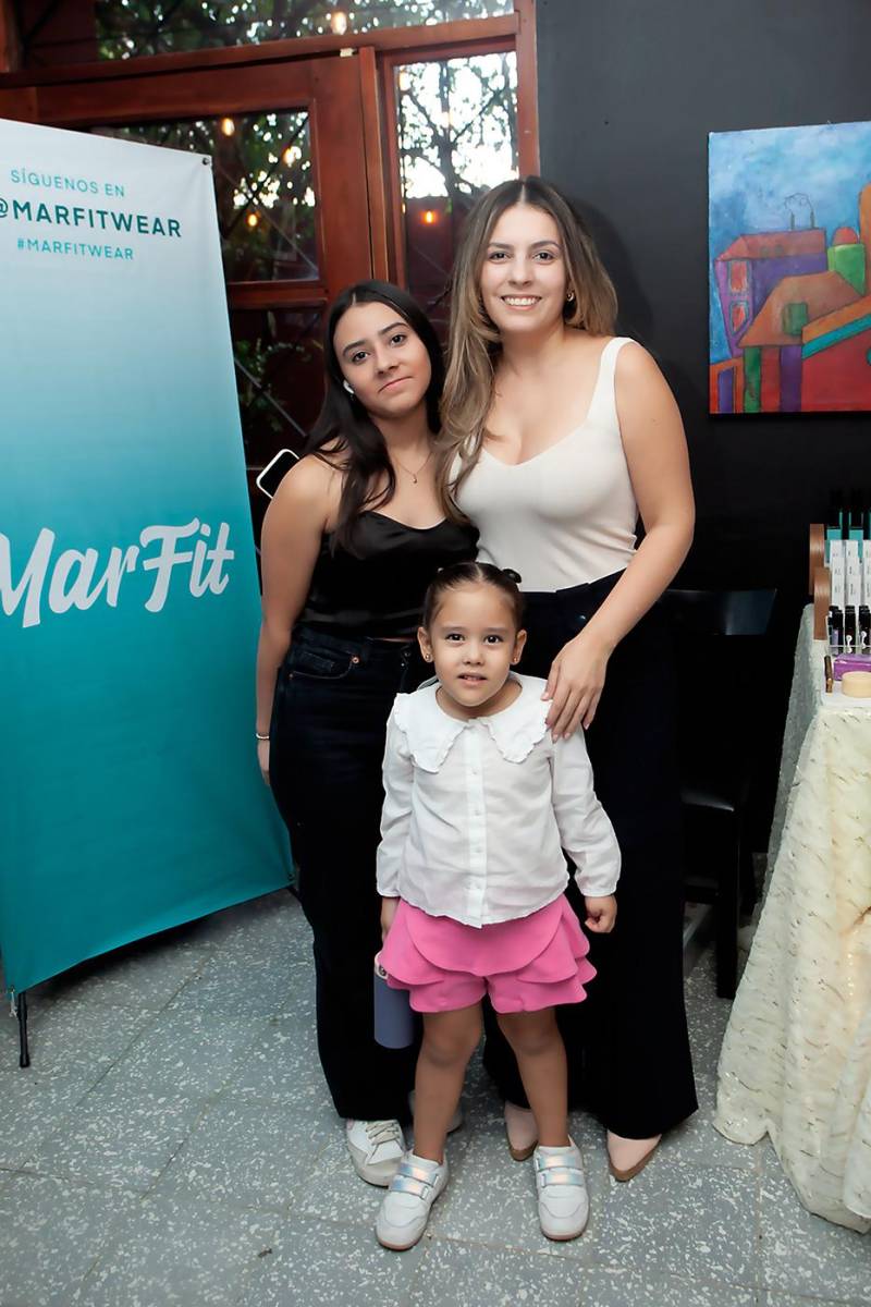 Kimberly Rivera, Carola Martínez y Adriana Alvarado.