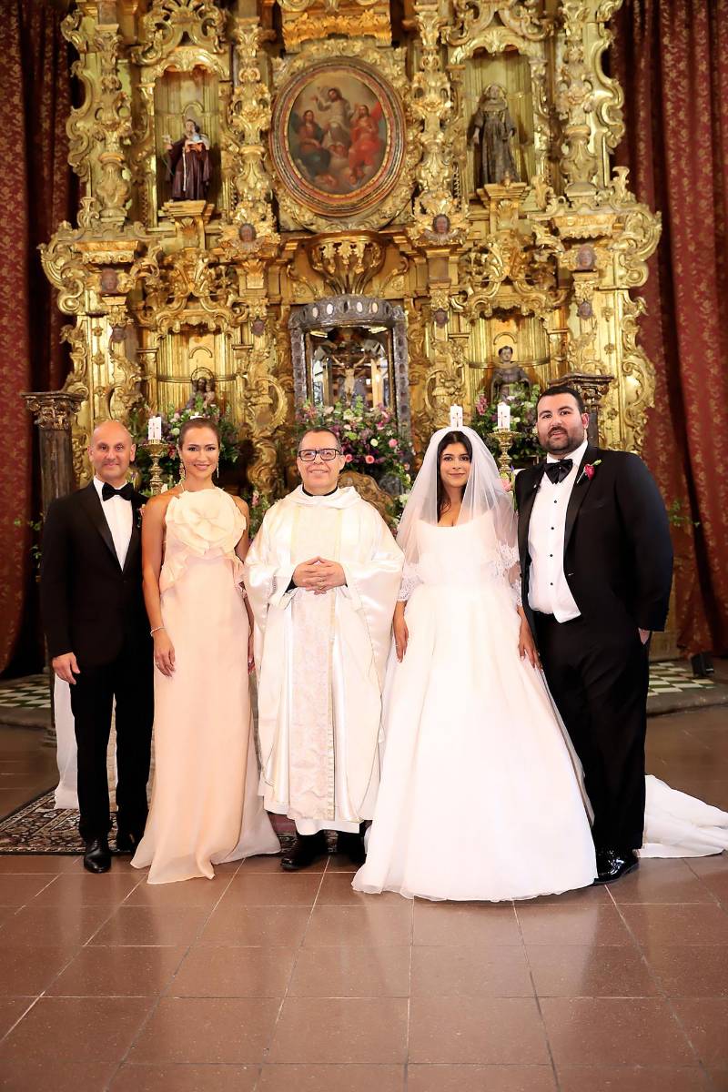 Así fue la boda eclesiástica de Ivana Lagos y Jacobo Waincier Canahuati