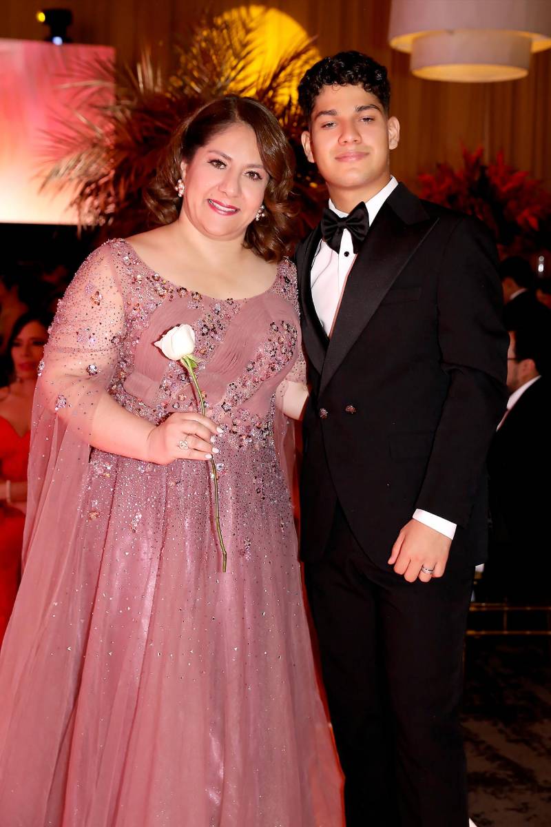 Luis Perdomo y su madre Cintya Nolasco.