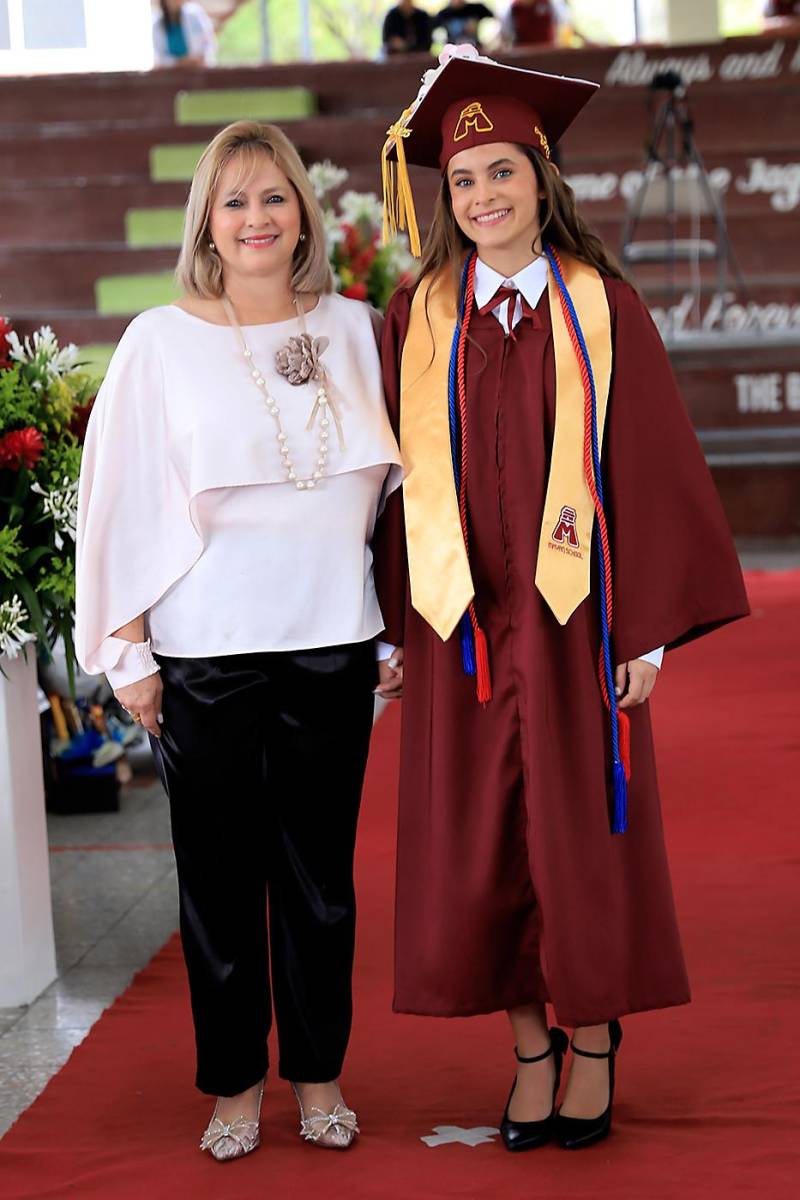 Graduación de los seniors 2025 de Mayan School