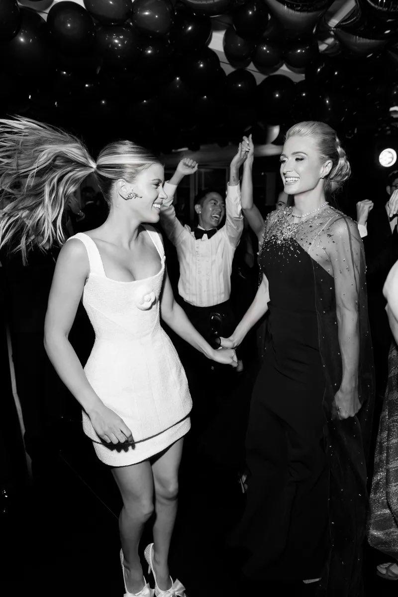 La boda tuvo invitados de lujo, como Paris Hilton.
