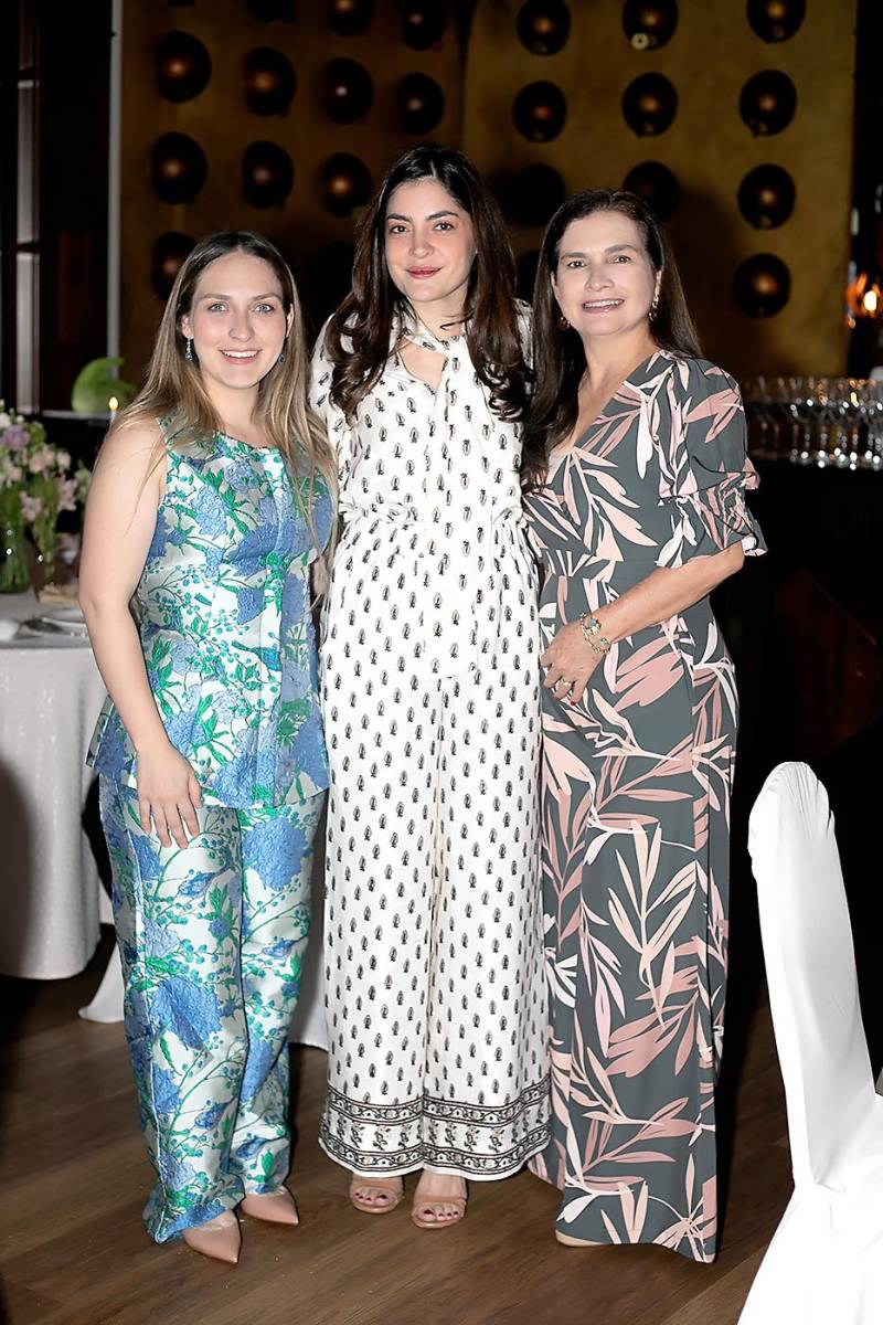 María Santos, Elena Membreño y Karla Santos.