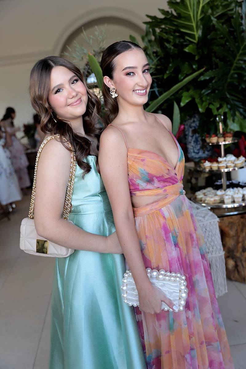 Gianna Lagunes y Victoria Mejía.
