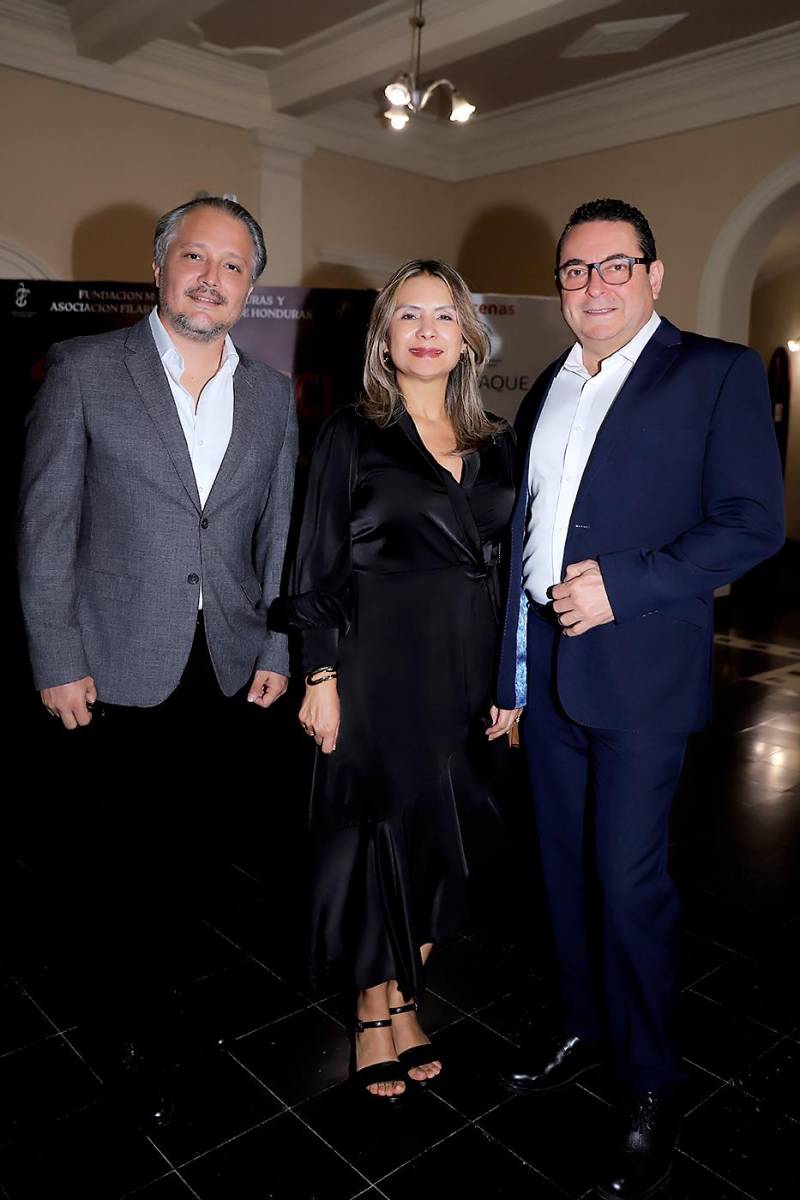 Omar Madrid, Ingrid Cho e Iván Pastor.