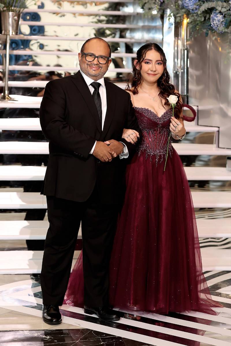 Andrea Valeria con su padre Carlos Andino 