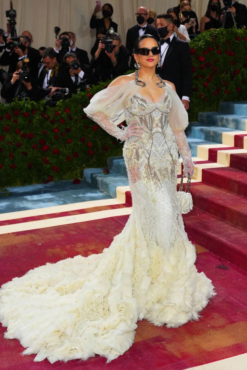 La presencia de Rosalía es una de las mas esperadas en la Met Gala, y sin duda este año destacará una vez mas.