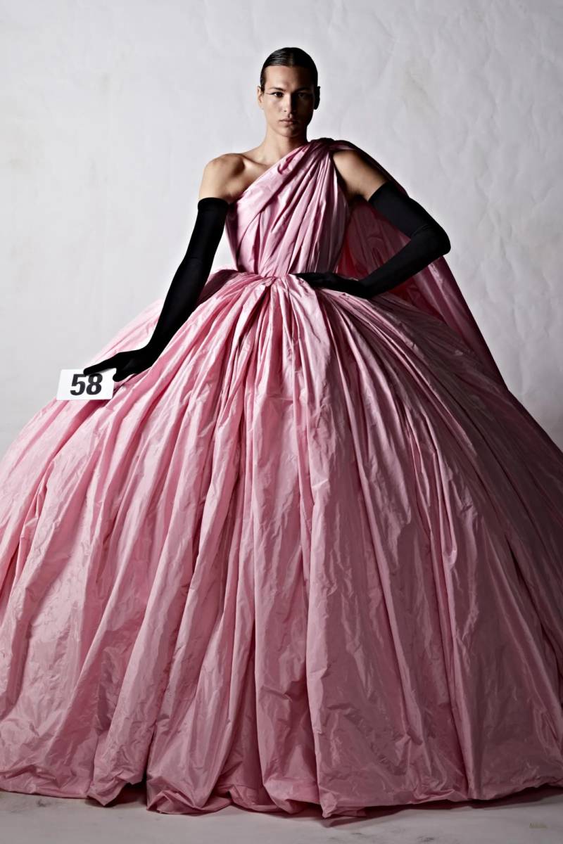 Balenciaga presenta coleccion Alta Costura Otono 2022