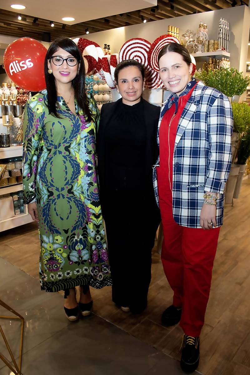 Karla Atarazana, Lía Pineda y Daniela Fajardo.