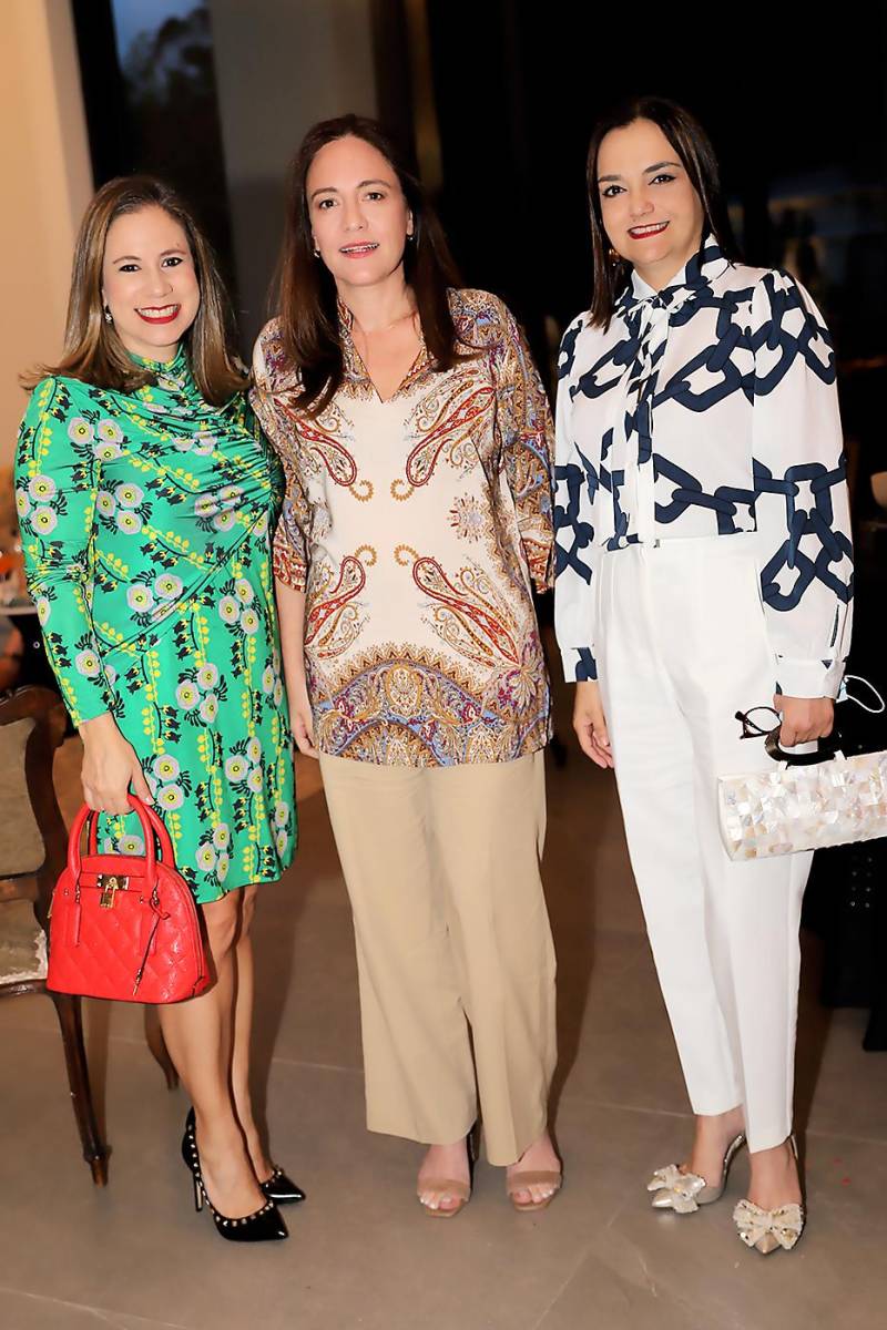 Anahi Paredes , Monique Casanova y Aida Lazarus
