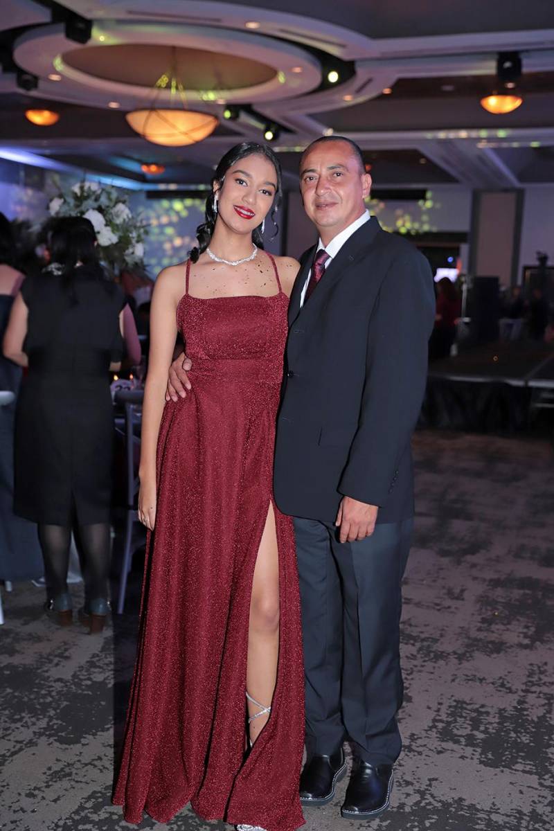 Fiesta de la prom 2024 del Instituto Sagrado Corazón