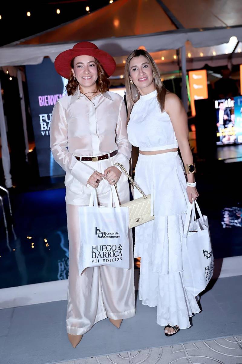 Paola Orellana y Nelly Guillen.