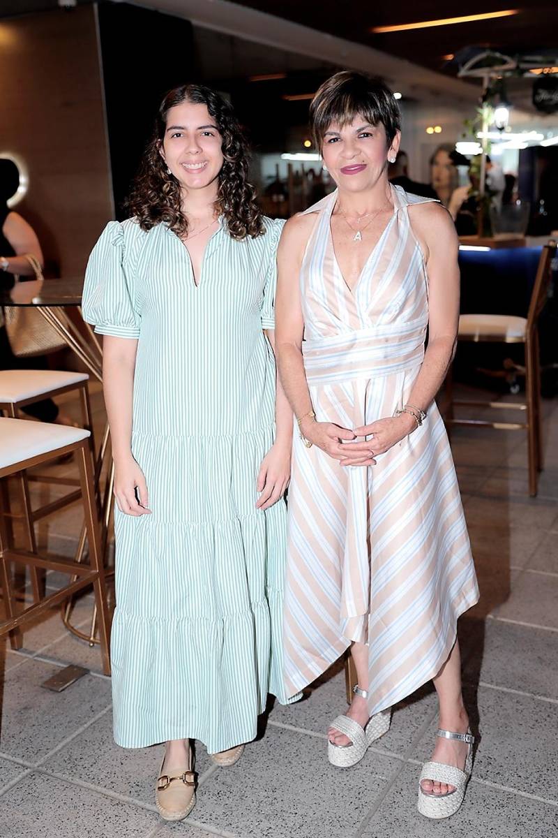 Amalia y Lilian Gallardo.
