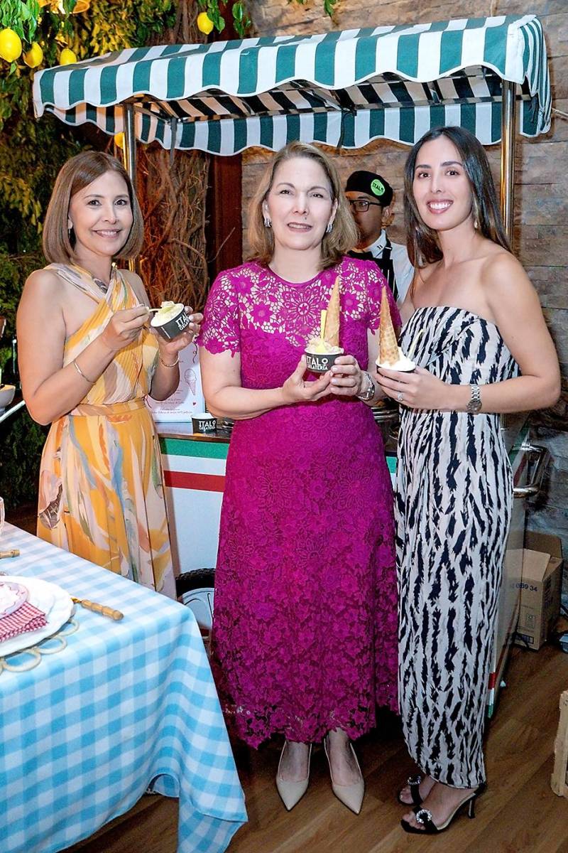 Carla Barletta, Ana Clemencia Arguello y Sofía Vitanza.