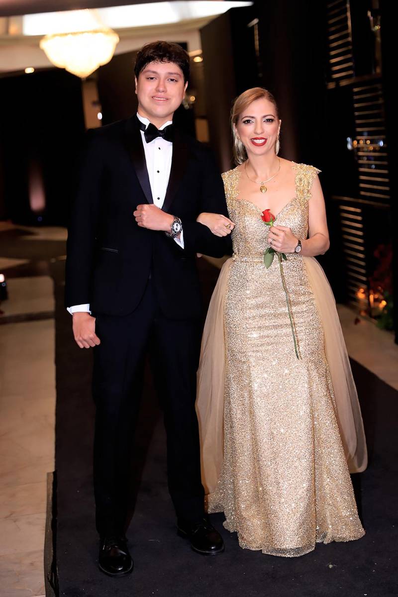 Desfile padres e hijos de la prom 2025 de DelCampo School