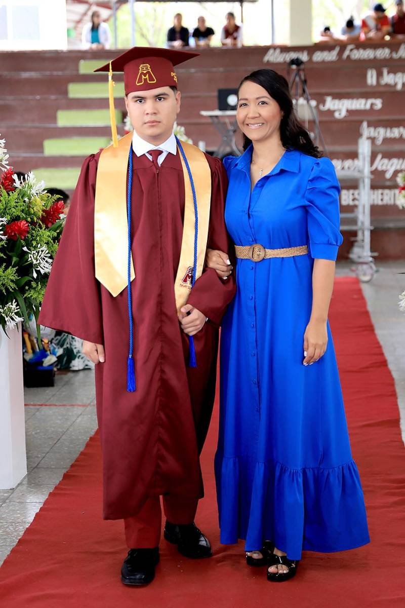 Graduación de los seniors 2025 de Mayan School