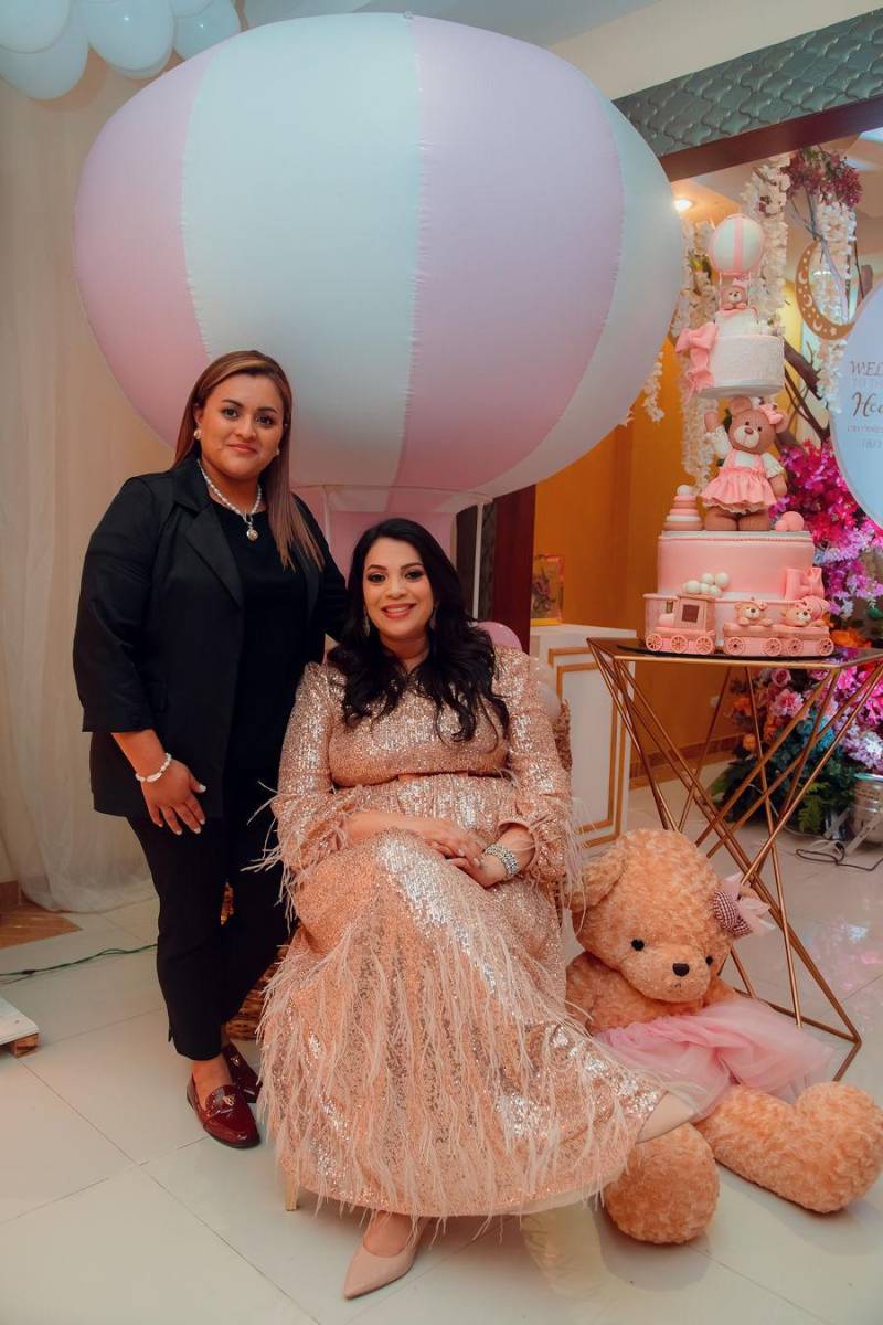 Paola Reyes y Jackie de Castañeda