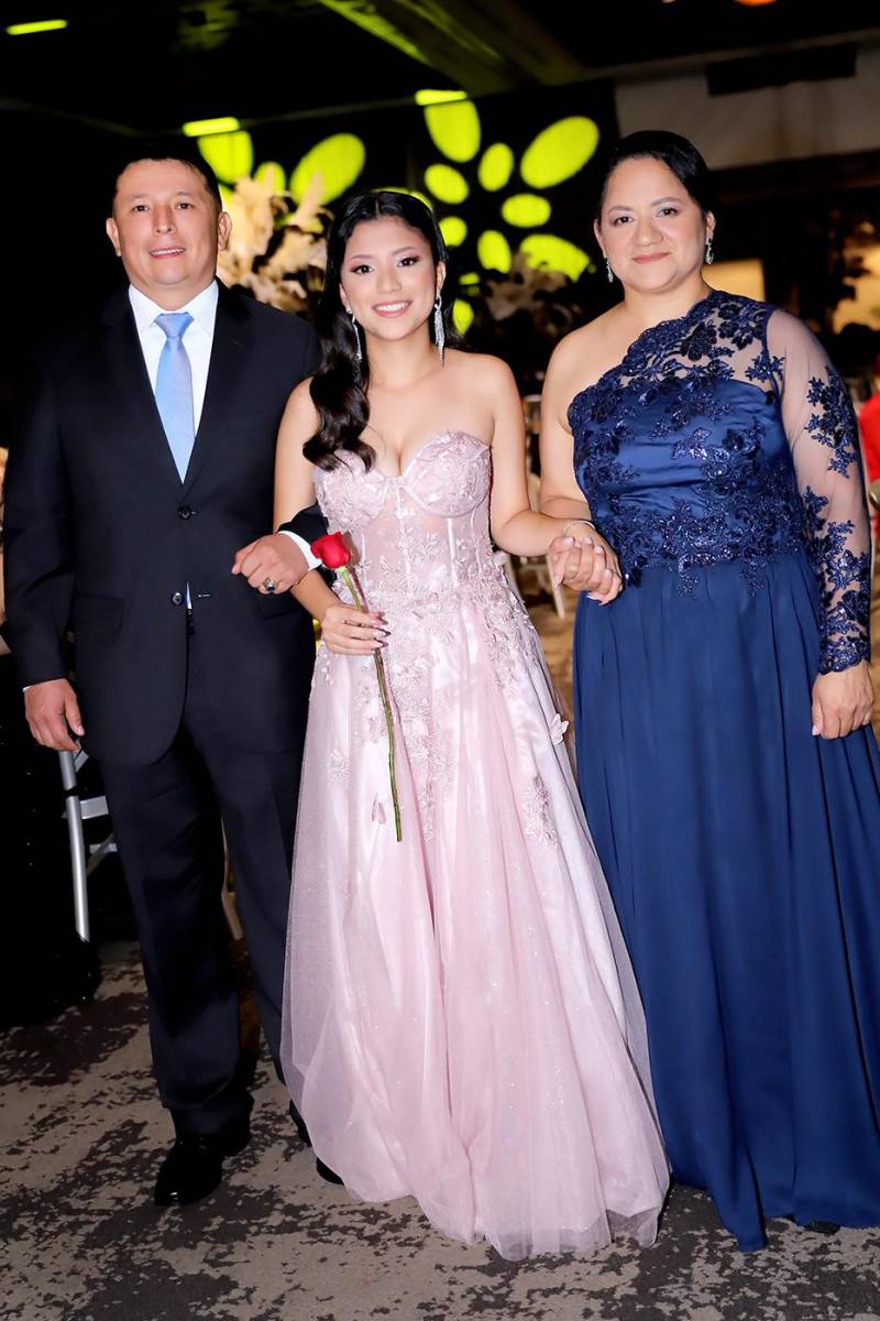 José, Cinthia Espino y Cinthia Barahona. 